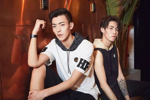《偶先练习生》结束,告别了制服的小哥哥们都在穿什么?